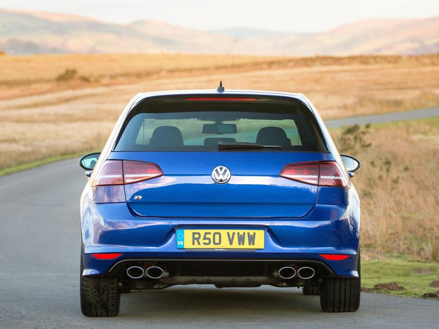  Volkswagen Golf R 5-Door 2014 года  (UK) (фото 10 из 16)